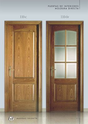 Dos puertas de madera con los números 110-c y 110-66 en ellas