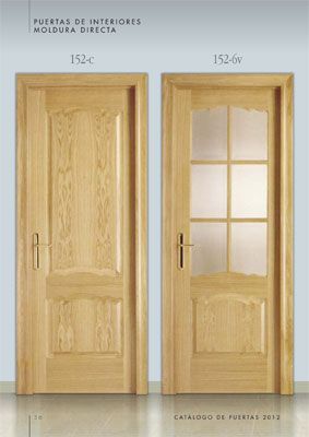 Dos puertas de madera con los números 152c y 153-66