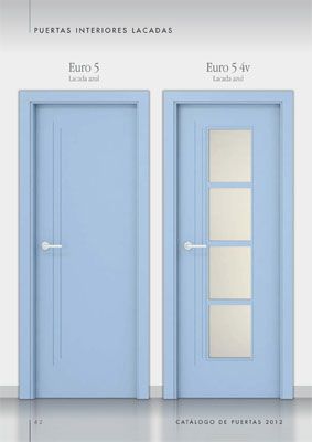 Dos puertas azules con Euro 5 escrito en ellas