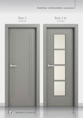 Una imagen de dos puertas con Euro 2 escrito en ellas