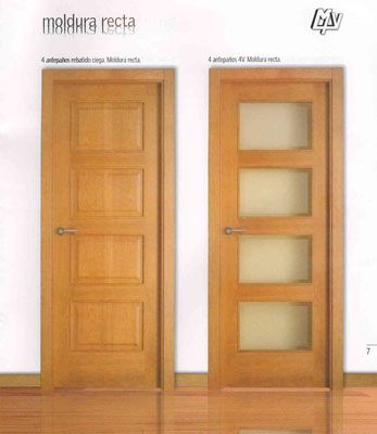 Una imagen de dos puertas de madera con paneles de vidrio.
