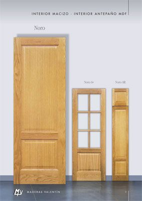 Una imagen de tres tamaños diferentes de puertas de madera.