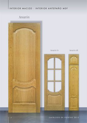 Una imagen de una puerta de madera con la palabra interior escrita en ella.