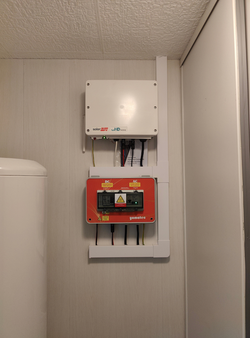 Boitier électrique rouge