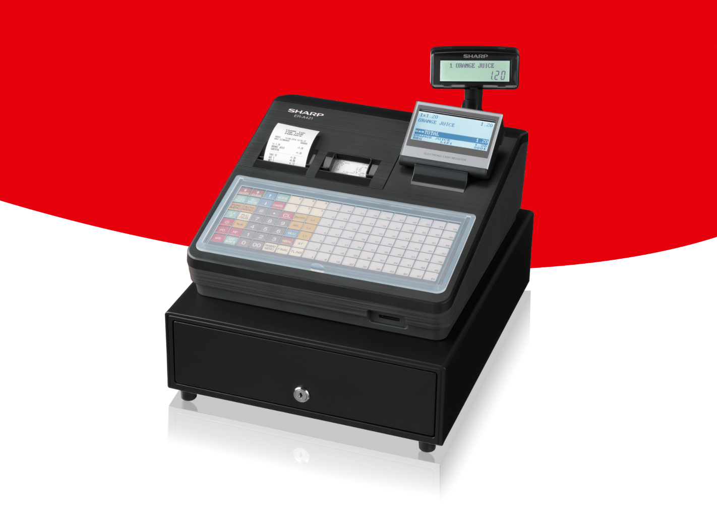 Kasse auf schwarzem Ständer, schräg vor einem rot-weißen Hintergrund.