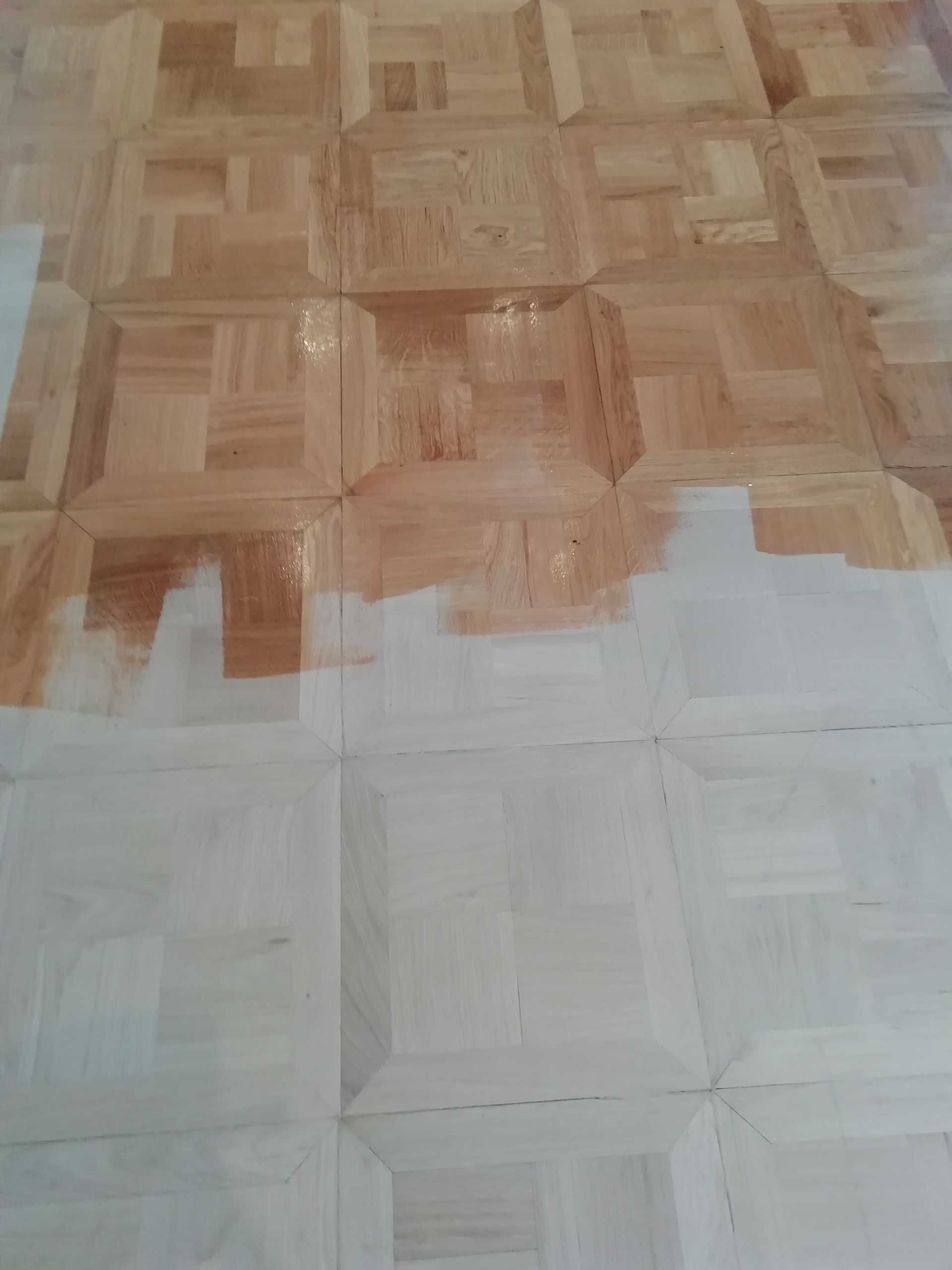 Bild eines hellen Holzbodens