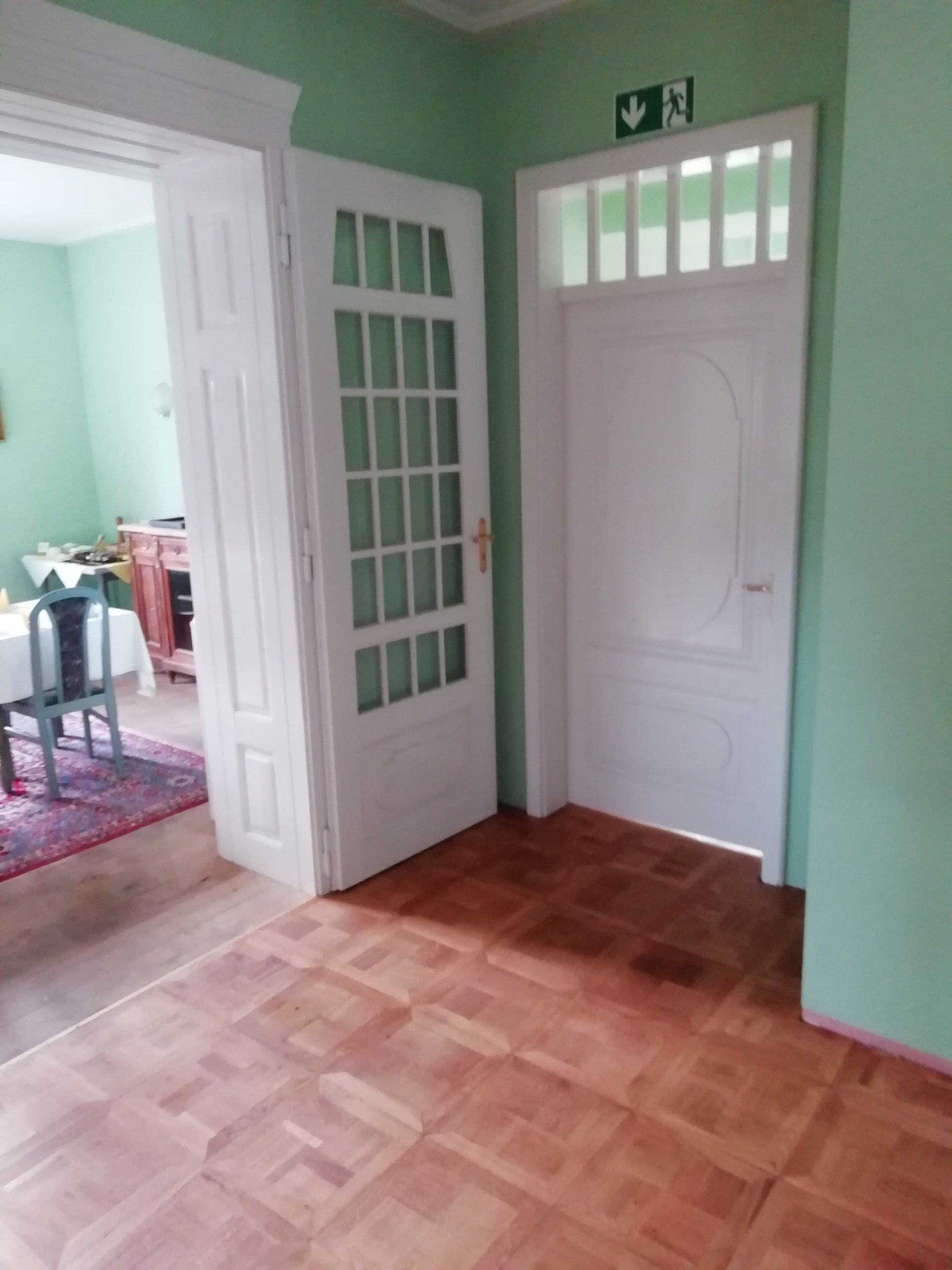 Weiße Türen im Haus