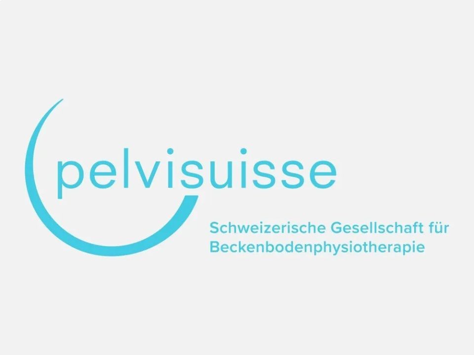Pelvisuisse-Logo: Türkisfarbener Bogen über dem Wort „pelvisuisse“. Text darunter in Deutsch.