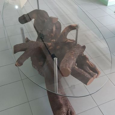 Couchtisch aus Glas-Edelstahl-Wurzelstock