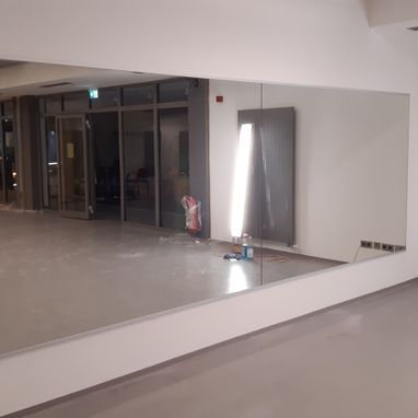 Wandverspiegelung für Physiotherapien und Fitnessräume