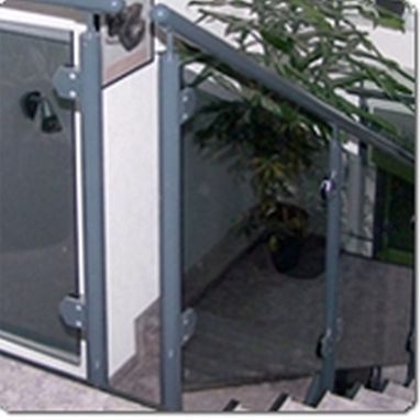 Geländerverglasung innen mit getöntem Glas