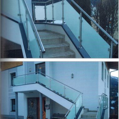 Treppengeländer mit satiniertem Glas