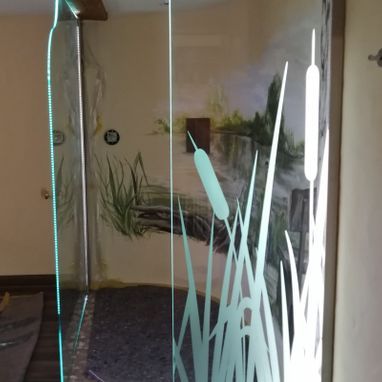 Walk-In-Dusche mit beleuchtetem Sandstrahlmotiv