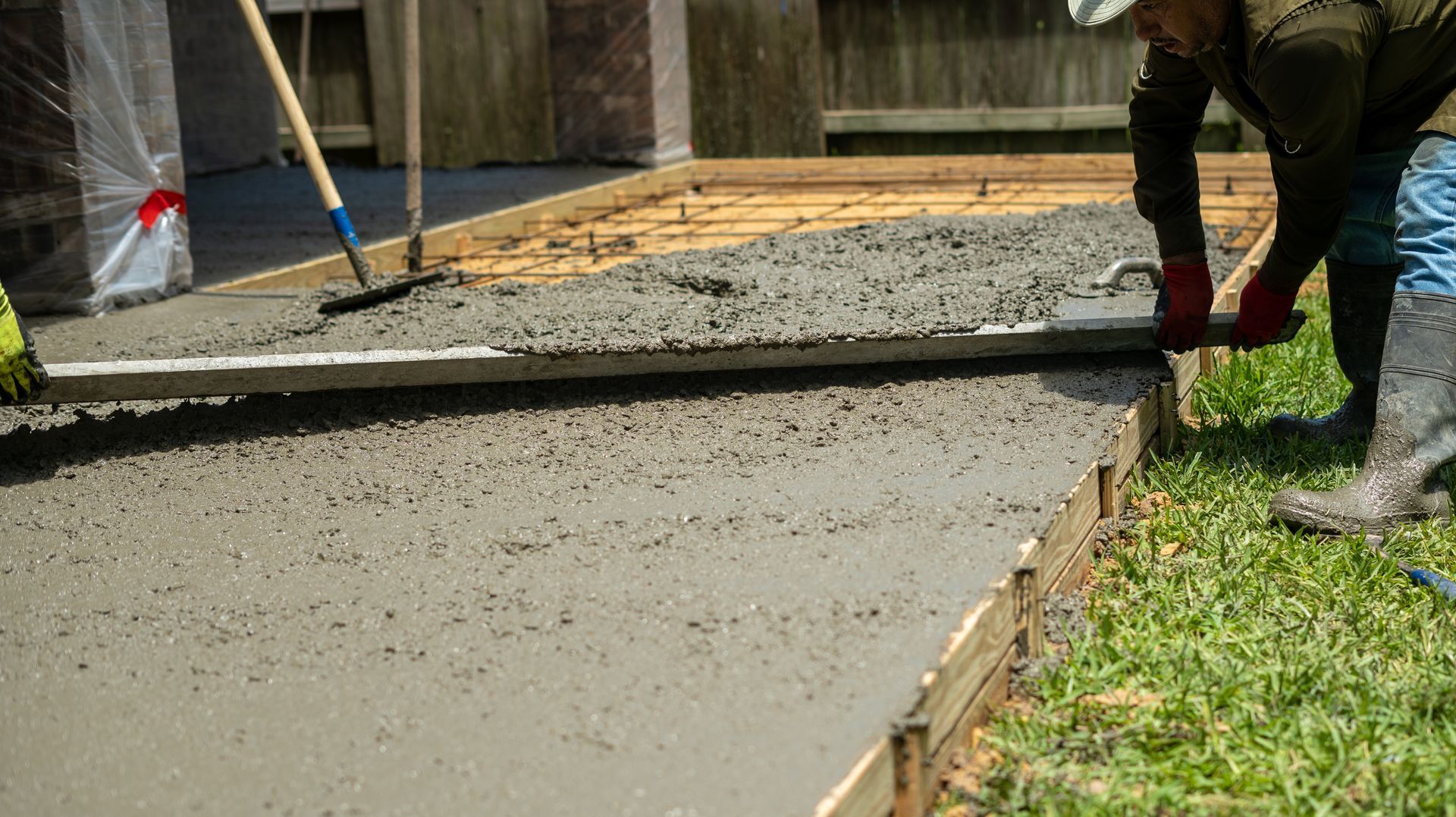 Béton coulé pour créer une terrasse