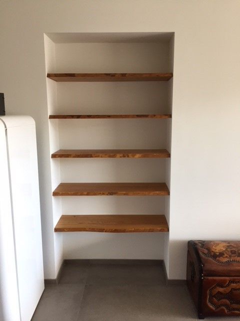 armadio con scaffalatura