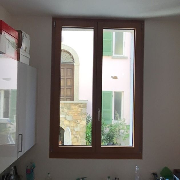 finestra in legno