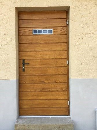 porta di ingresso in legno su misura