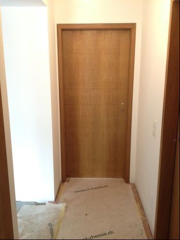 porta di ingresso in legno per appartamento