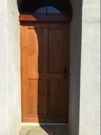 portone in legno su misura