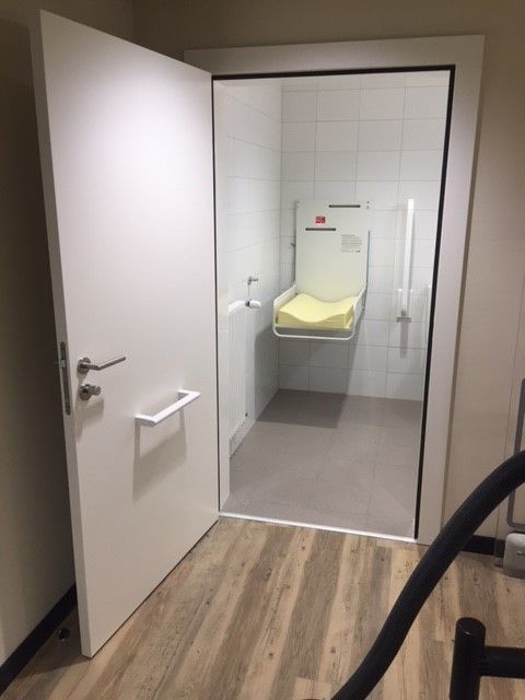 porta in legno bianco