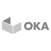 Graues OKA-Logo mit geometrischem Würfelsymbol