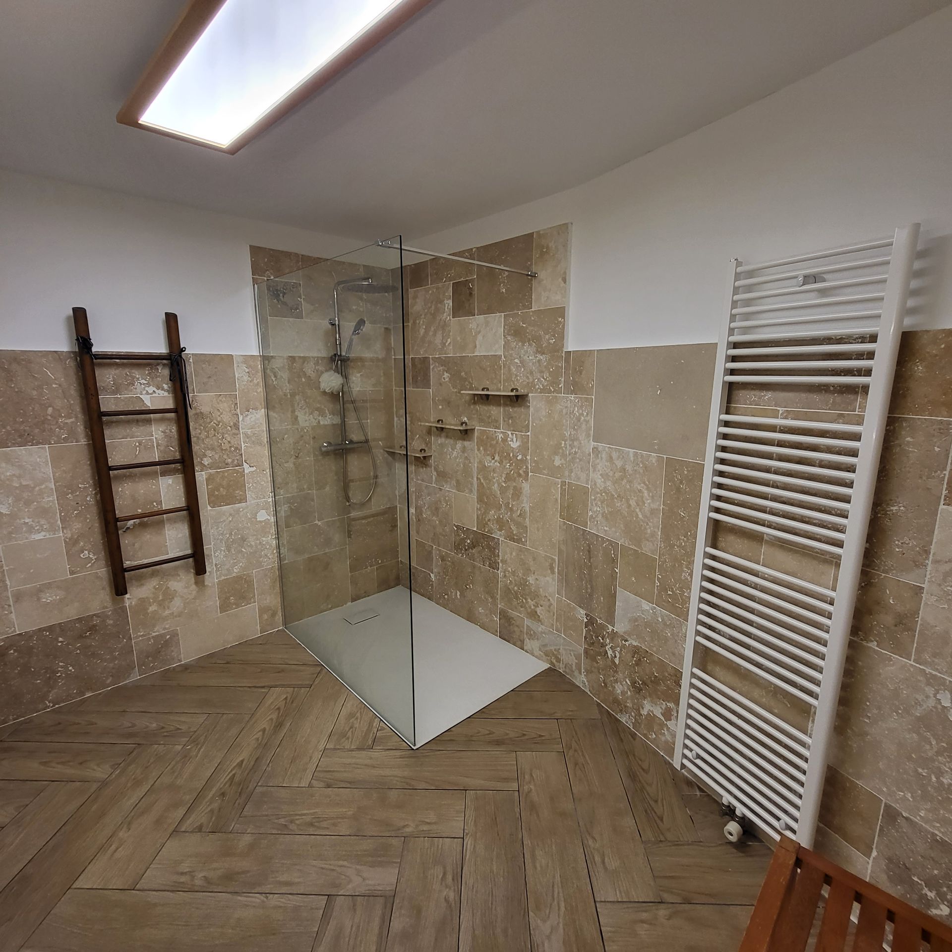 Aménagement d'une salle de bains moderne