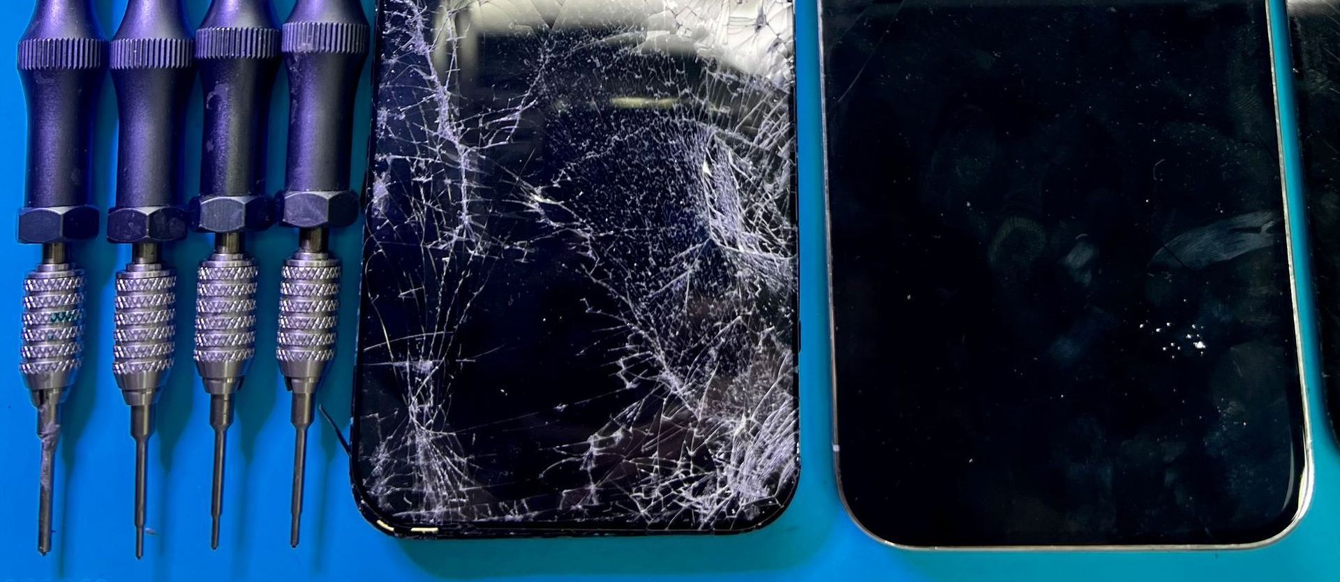 Un primer plano de la cámara en la parte posterior de un iPhone.