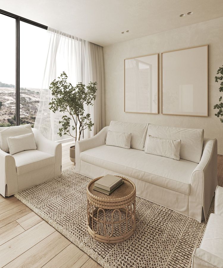 Una sala de estar con chimenea, sillas, una mesa y un televisor de pantalla plana.