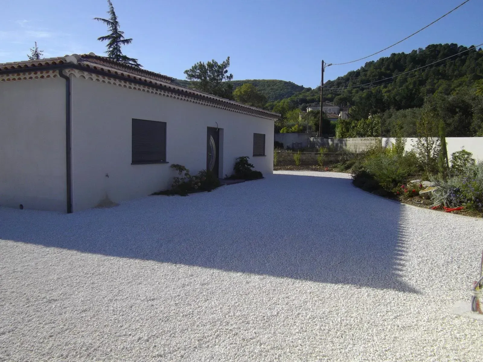 Cours en gravillon blanc