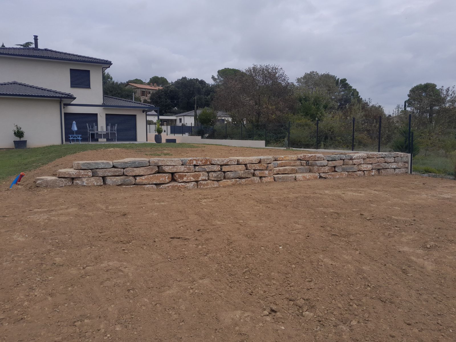 Enrochement d'un extérieur de maison