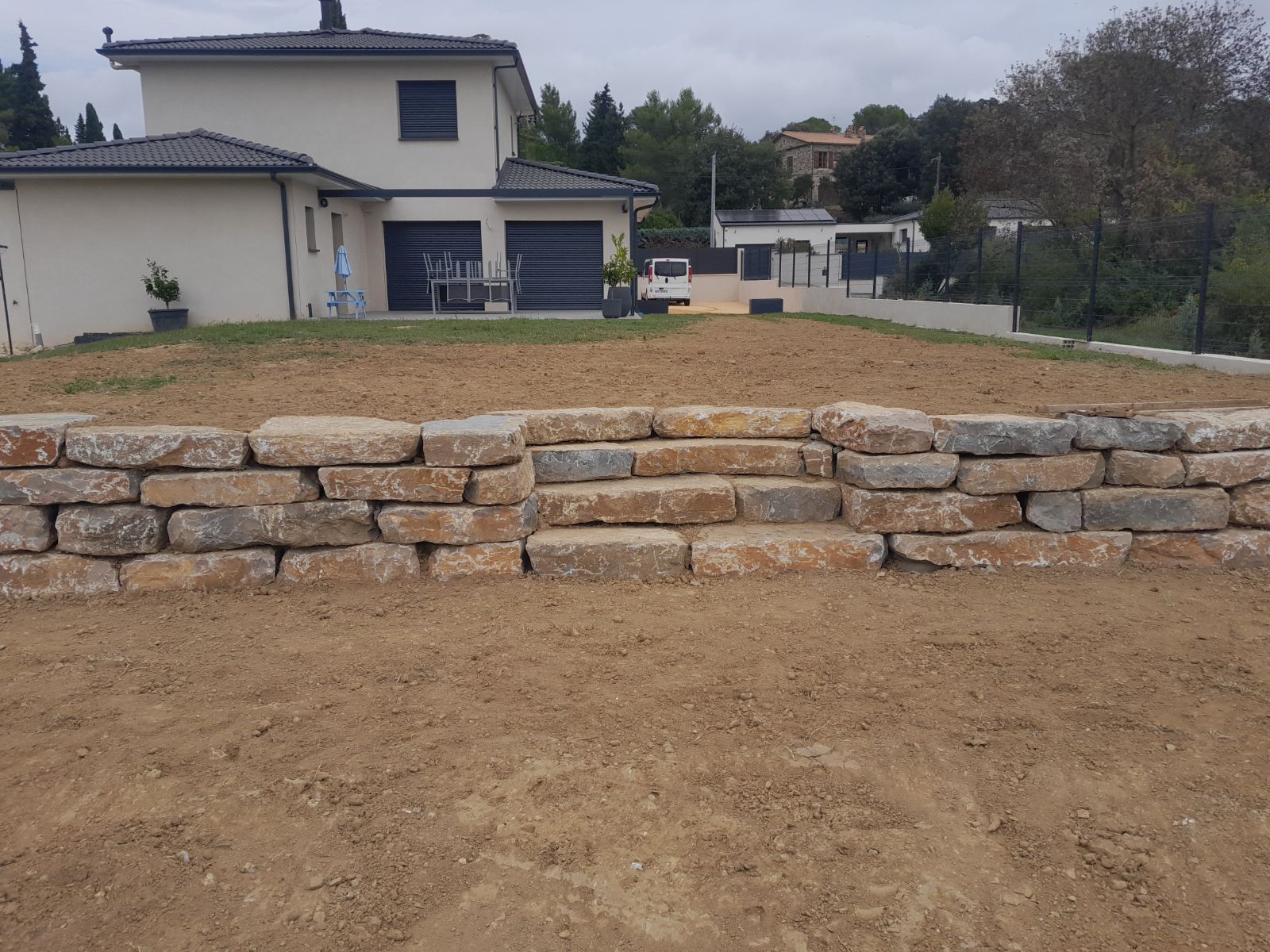 Mur de soutènement dans l'extérieur d'une maison