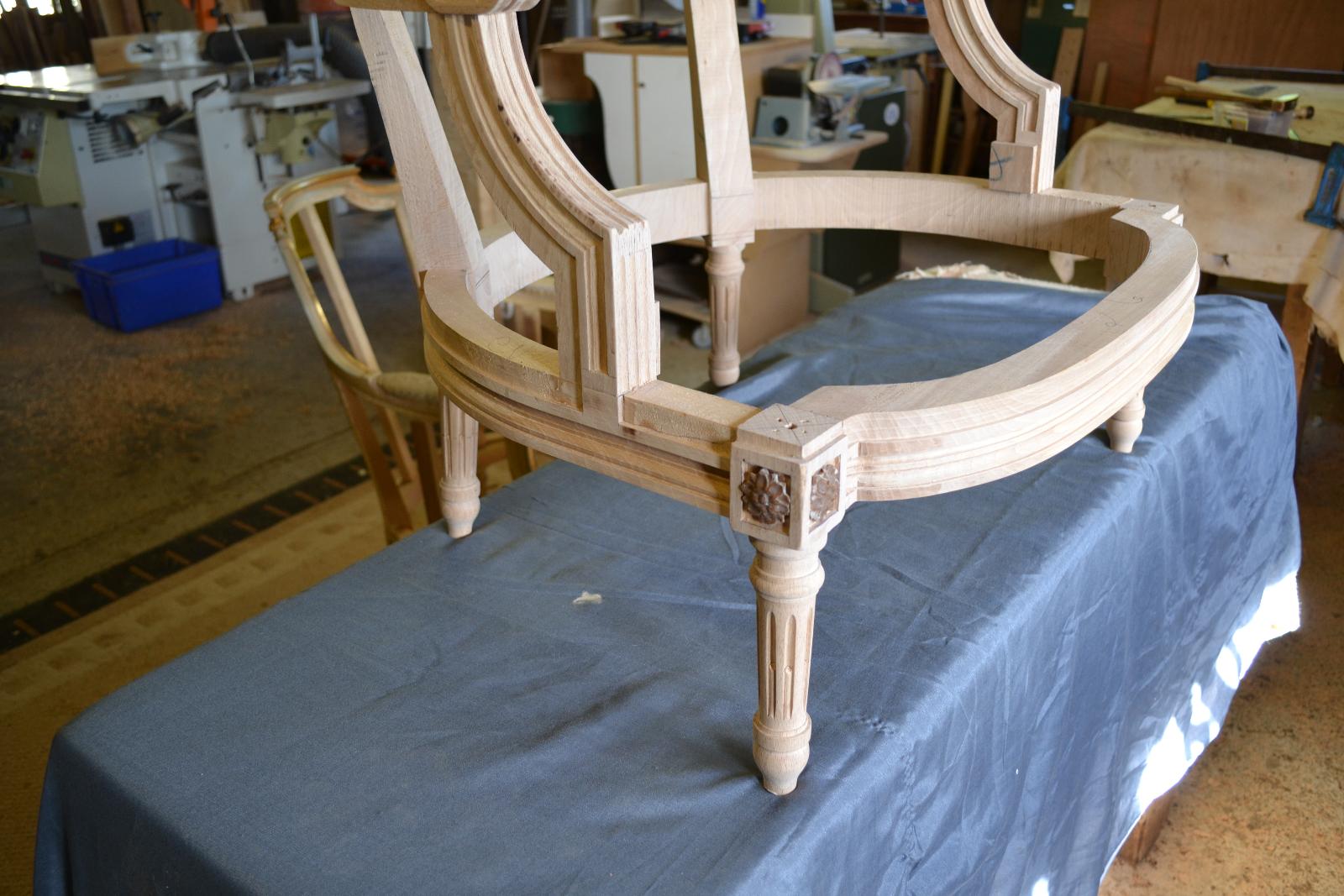 fabrication d'un fauteuil louis xvi