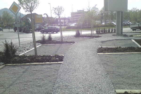 Weg mit Pflastersteinen