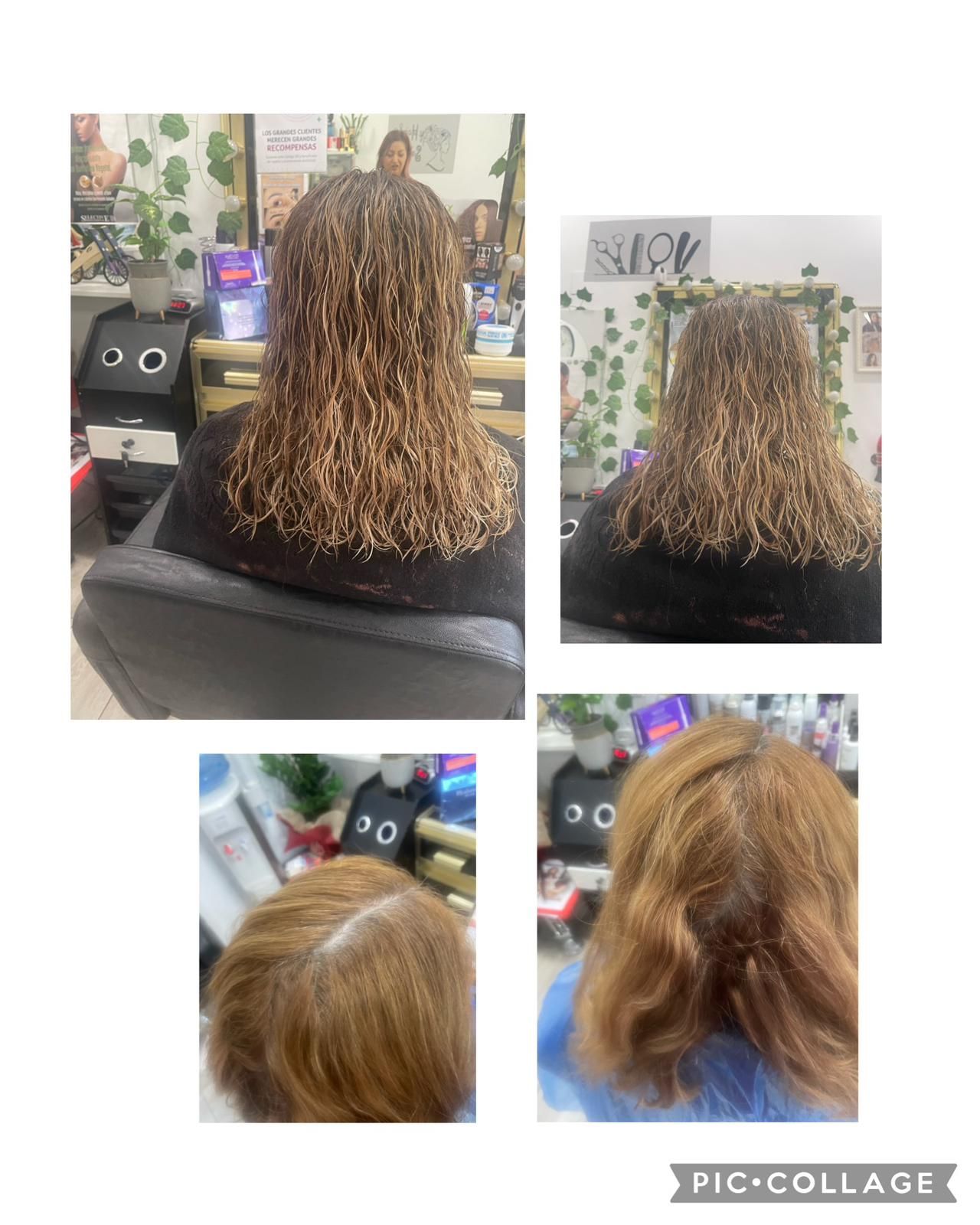 Una mujer con cabello rizado está sentada en una silla en un salón.