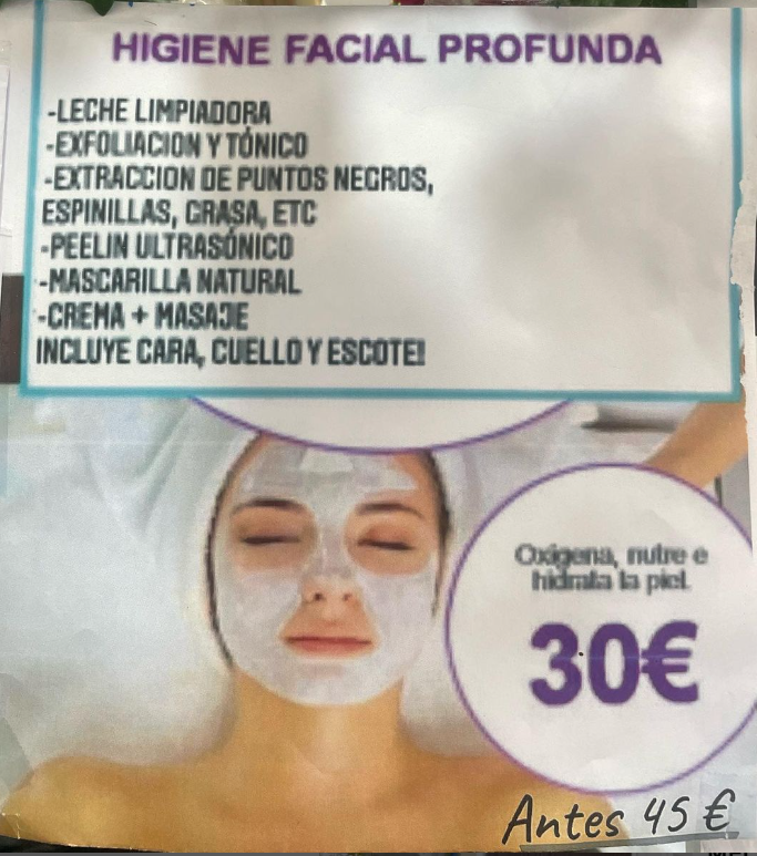 Una mujer con una máscara blanca en la cara se anuncia por 30 euros