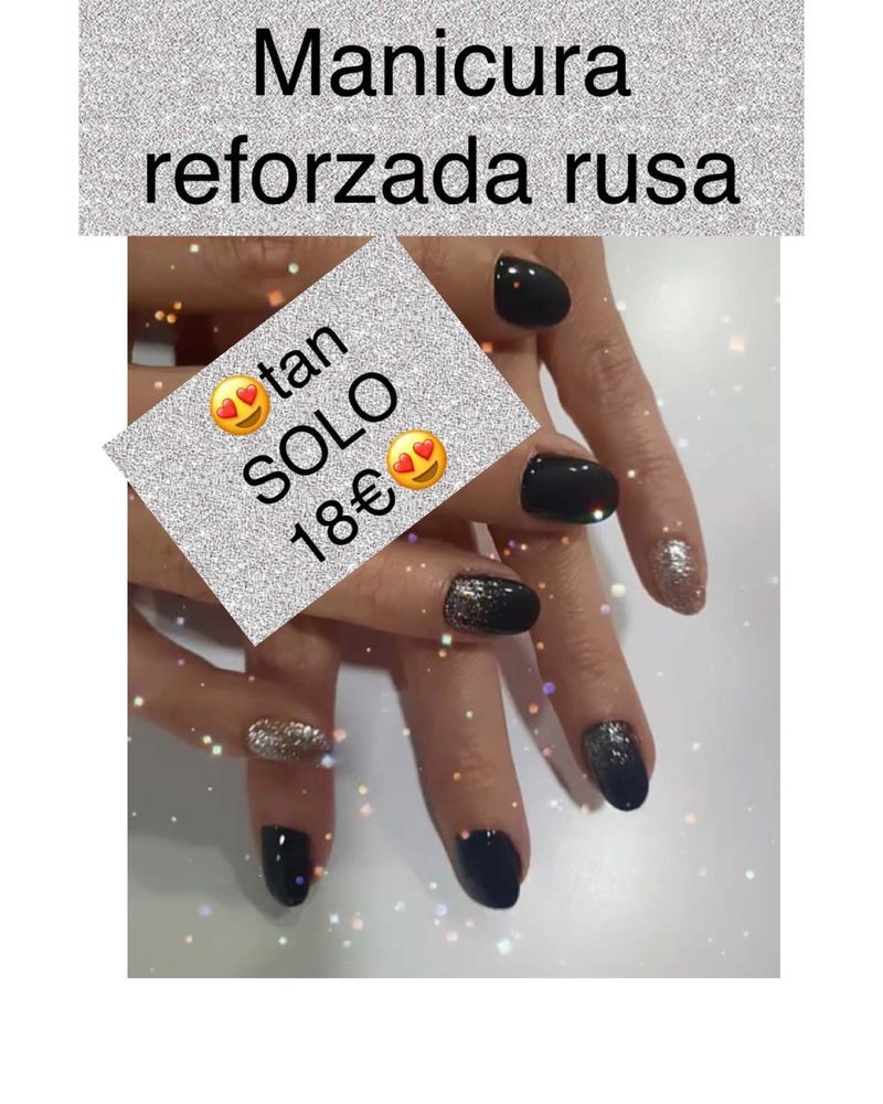 Un primer plano de las uñas de una persona con una tarjeta que dice manicura reforzada rusa.