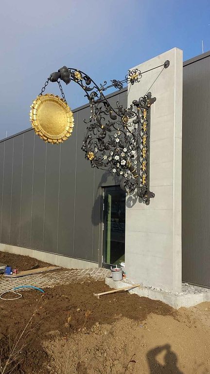 Sichtbeton mit Befestigen der Sonne Coop Kollbrunn