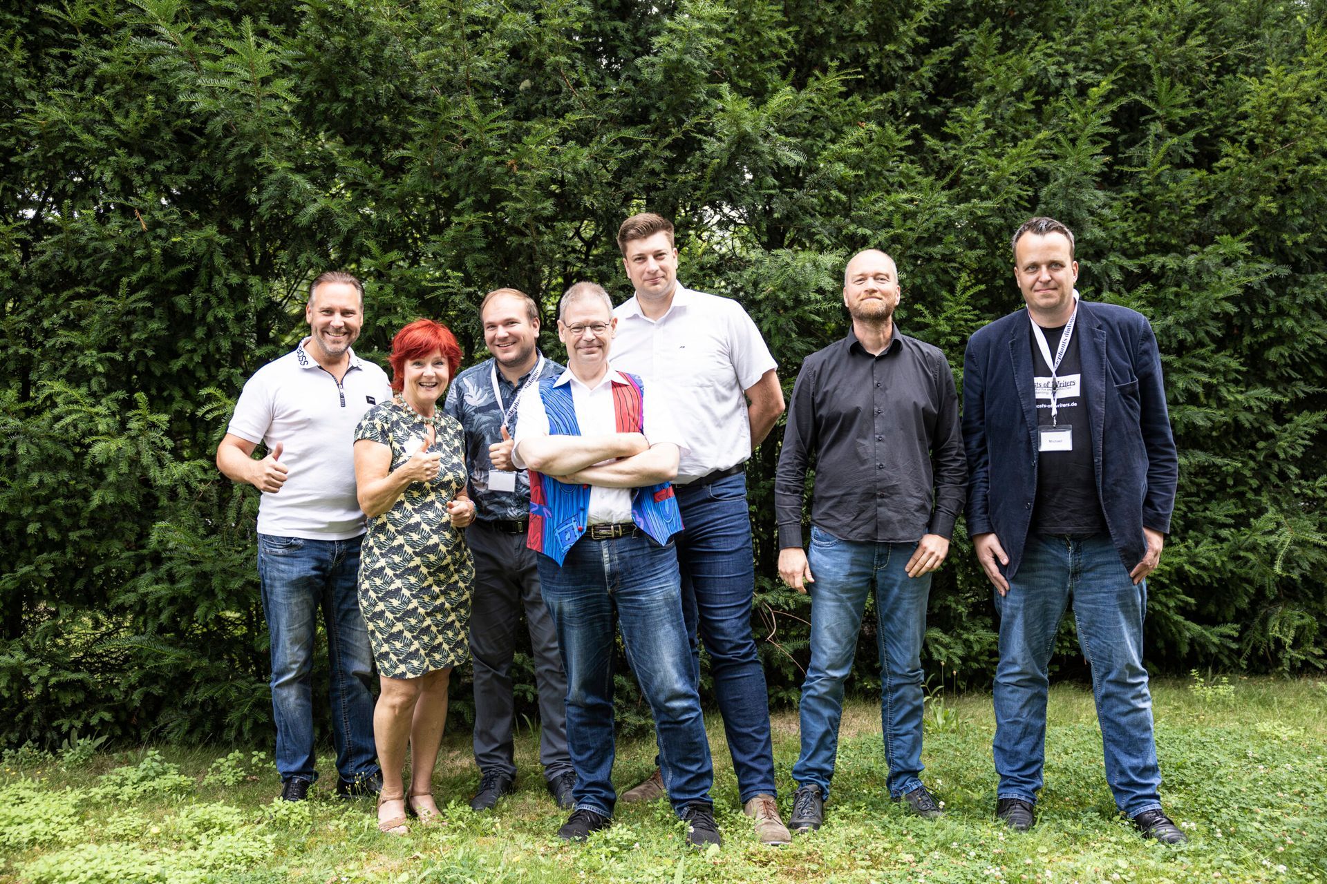 Acht Unternehmer und Selbstständige aus verschiedenen Fachgebieten bei einem Business-Netzwerktreffen von elephants dialogue.