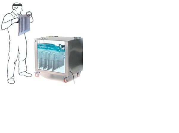 Un dibujo de un hombre sosteniendo un radiador al lado de una caja de acero inoxidable.