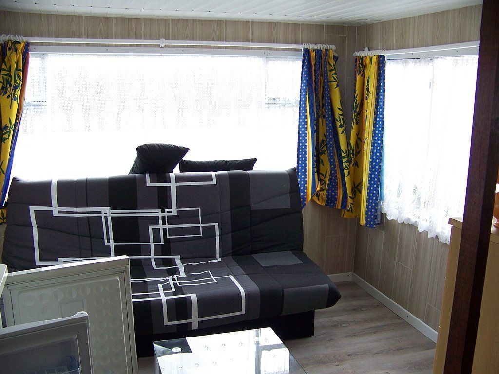 Salon du mobil-home n°27 au camping à Bettrechies, dans le Nord