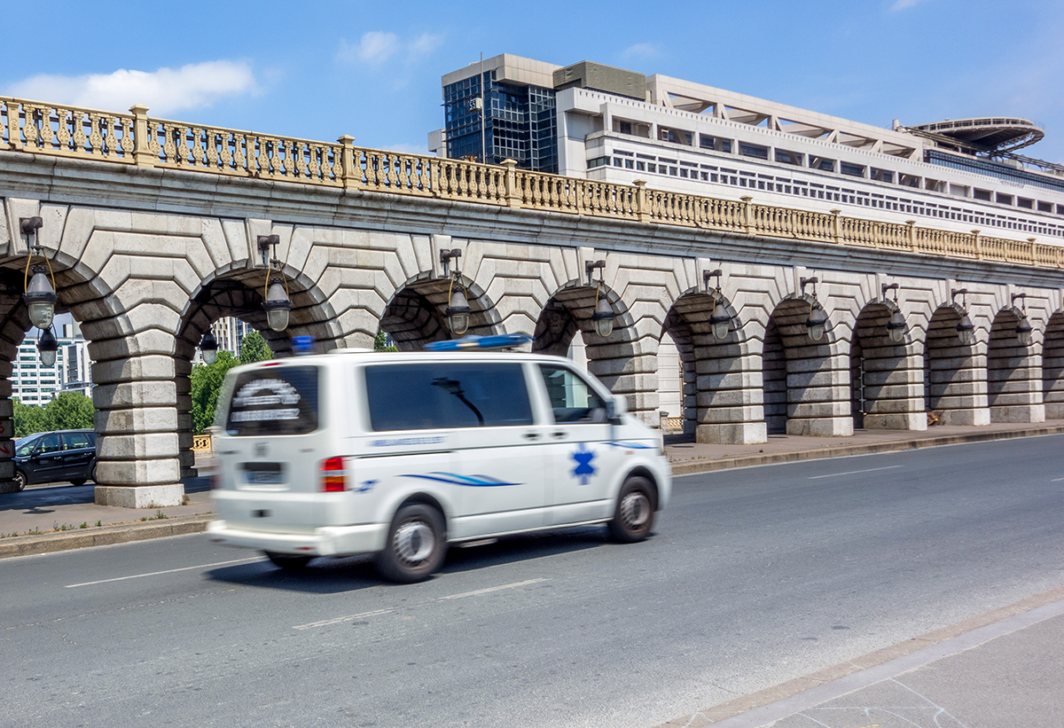 Une ambulance qui roule