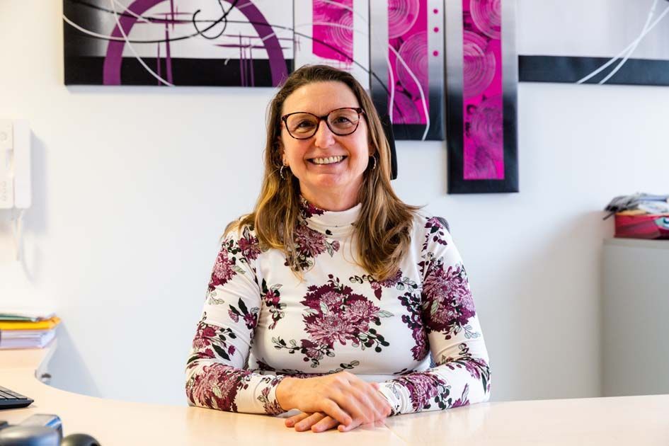 Assistante souriante de Maître Boucher-Chiale