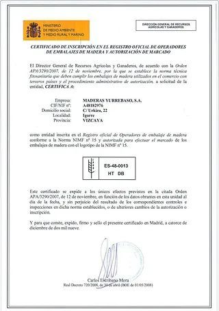 Certificado oficial español en papel blanco con cabecera naranja y un pequeño sello cerca de la parte inferior.