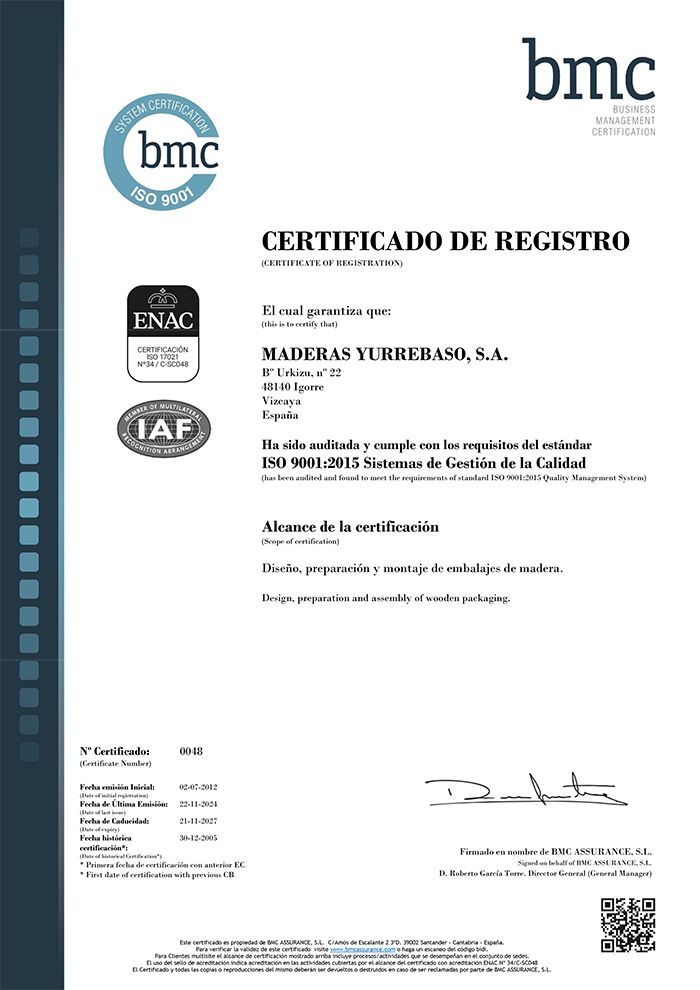 Certificado BMC español con logotipos, bloques de texto, firmas y un código QR en una página blanca.