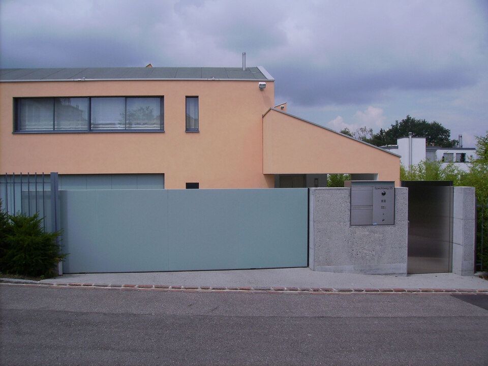 Eingangstor von der Kiry Metallbau AG