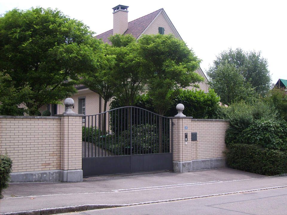 Eingangstor von der Kiry Metallbau AG