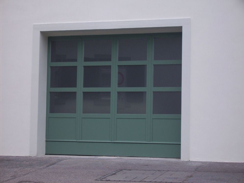 Garagentor von der Kiry Metallbau AG