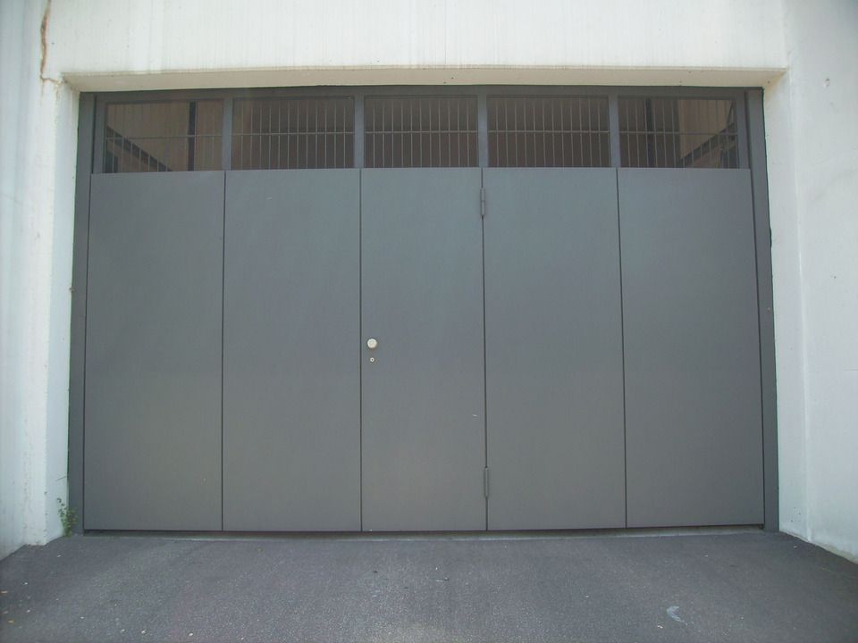 Garagentor von der Kiry Metallbau AG
