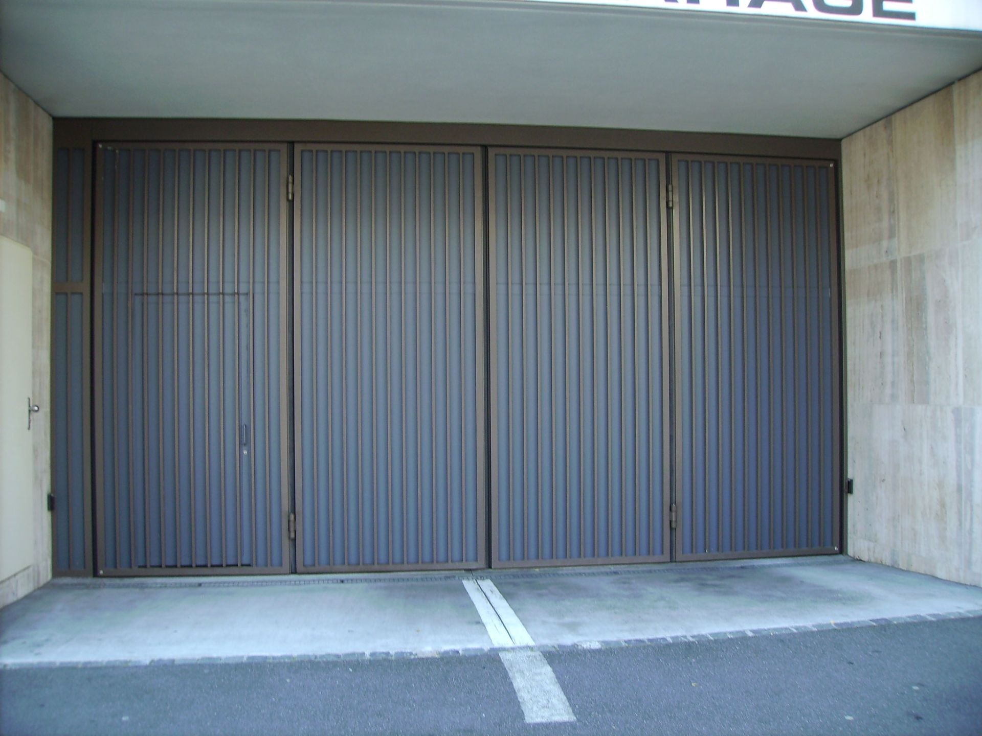 Garagentor von der Kiry Metallbau AG 