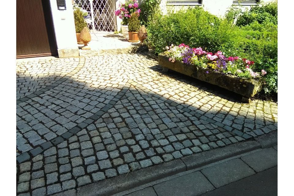 Pflasterarbeiten von Wolfrum Mario Straßenbau-Kanalbau